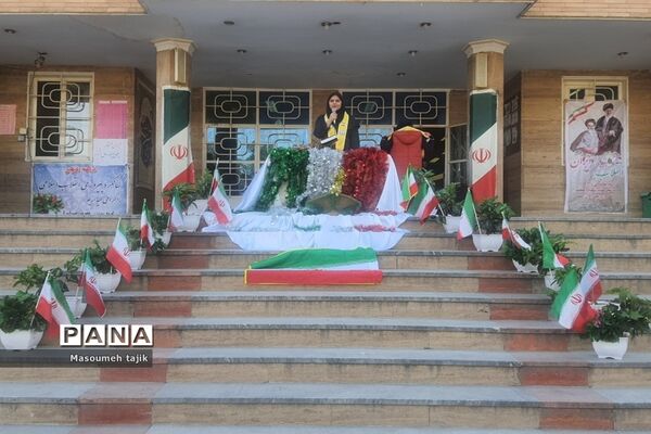 مراسم دهه فجر در دبیرستان حضرت زینب (س) شهرستان قرچک