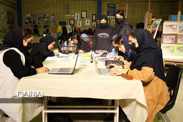 آیین برپایی نمایشگاه دستاوردهای هنرستان دخترانه آمنه در ناحیه یک اهواز