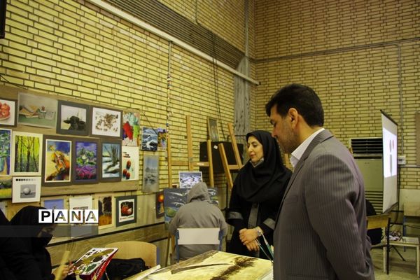 آیین برپایی نمایشگاه دستاوردهای هنرستان دخترانه آمنه در ناحیه یک اهواز