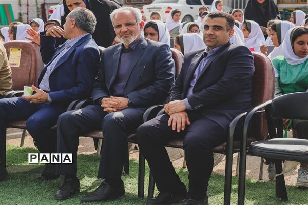 مراسم افتتاحیه زمین های چمن مصنوعی در مدارس شهرستان امیدیه
