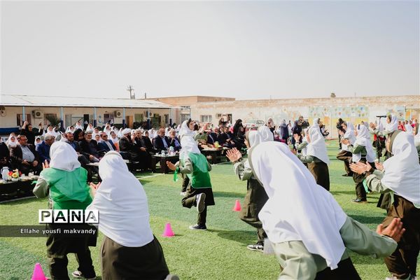 مراسم افتتاحیه زمین های چمن مصنوعی در مدارس شهرستان امیدیه