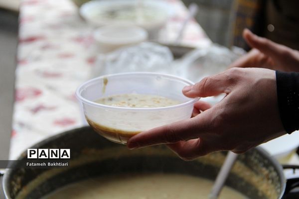 جشنواره غذا در دییرستان حضرت زینب(س) ناحیه یک شهرری به مناسبت ایام الله دهه فجر