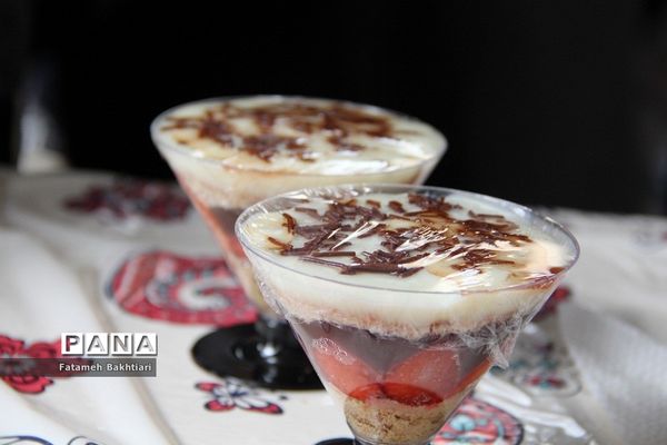 جشنواره غذا در دییرستان حضرت زینب(س) ناحیه یک شهرری به مناسبت ایام الله دهه فجر