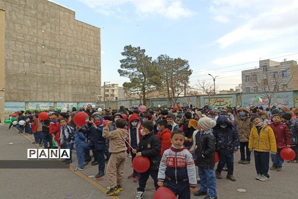 گرامیداشت دهه فجر در دبستان برکت ۲ شهرقدس