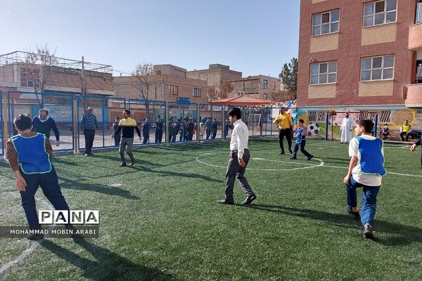 آیین افتتاح زمین چمن فوتسال در دبستان شهیدان قمی فشافویه