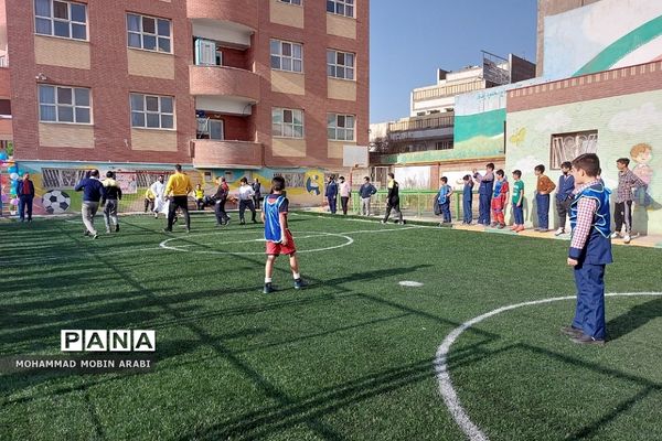 آیین افتتاح زمین چمن فوتسال در دبستان شهیدان قمی فشافویه