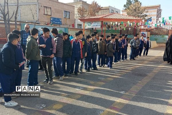 آیین افتتاح زمین چمن فوتسال در دبستان شهیدان قمی فشافویه