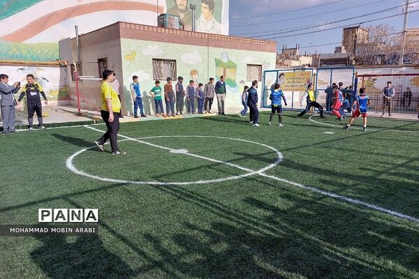 آیین افتتاح زمین چمن فوتسال در دبستان شهیدان قمی فشافویه