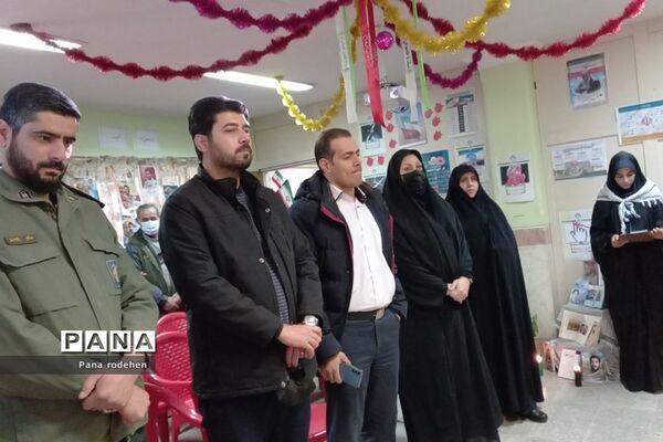 برگزاری مراسم  مدرسه انقلاب در دبیرستان آیت‌الله طالقانی رودهن