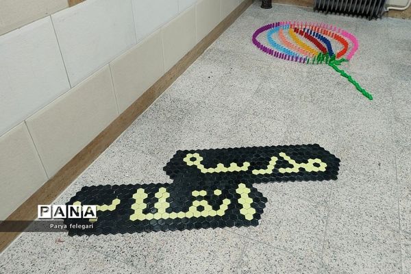 نمایشگاه مدرسه‌ انقلاب در آموزشگاه فرزانگان شهرستان قرچک