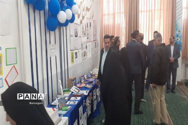 برگزاری صبحگاه مشترک تشکل‌های دانش‌آموزی در دبیرستان توحید بافق