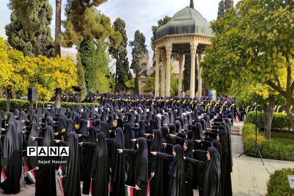 اجرای سرود 1357 نفری دانش‌آموزان دختر شیراز