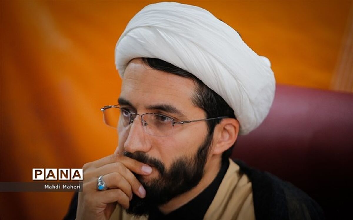 حجت‌الاسلام لطیفی: مراسم امروز در مسیر احیا و نهادینه کردن آرمان‌های امام و انقلاب در آموزش و پرورش است