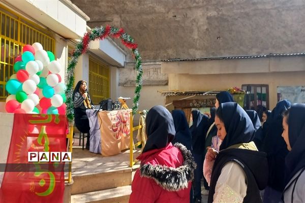 گرامیداشت دهه فجر در مدارس ملارد