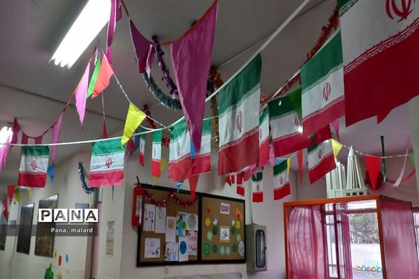 گرامیداشت دهه فجر در مدارس ملارد