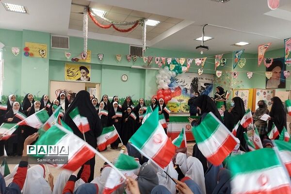جشن انقلاب و دهه فجر در مدرسه حضرت زینب(س) رودهن