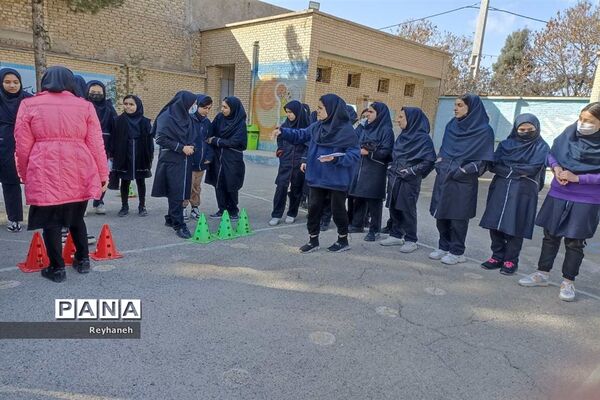 برگزاری مسابقات ورزشی به مناسبت دهه فجر آموزشگاه عدالت