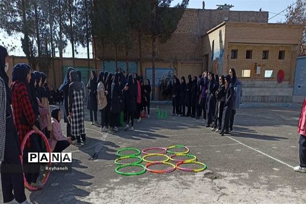 برگزاری مسابقات ورزشی به مناسبت دهه فجر آموزشگاه عدالت