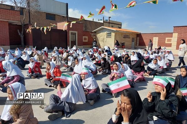 برگزاری جشن پیروزی انقلاب در دبستان بنت‌الهدی فشافویه
