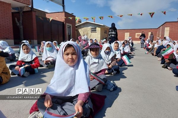 برگزاری جشن پیروزی انقلاب در دبستان بنت‌الهدی فشافویه