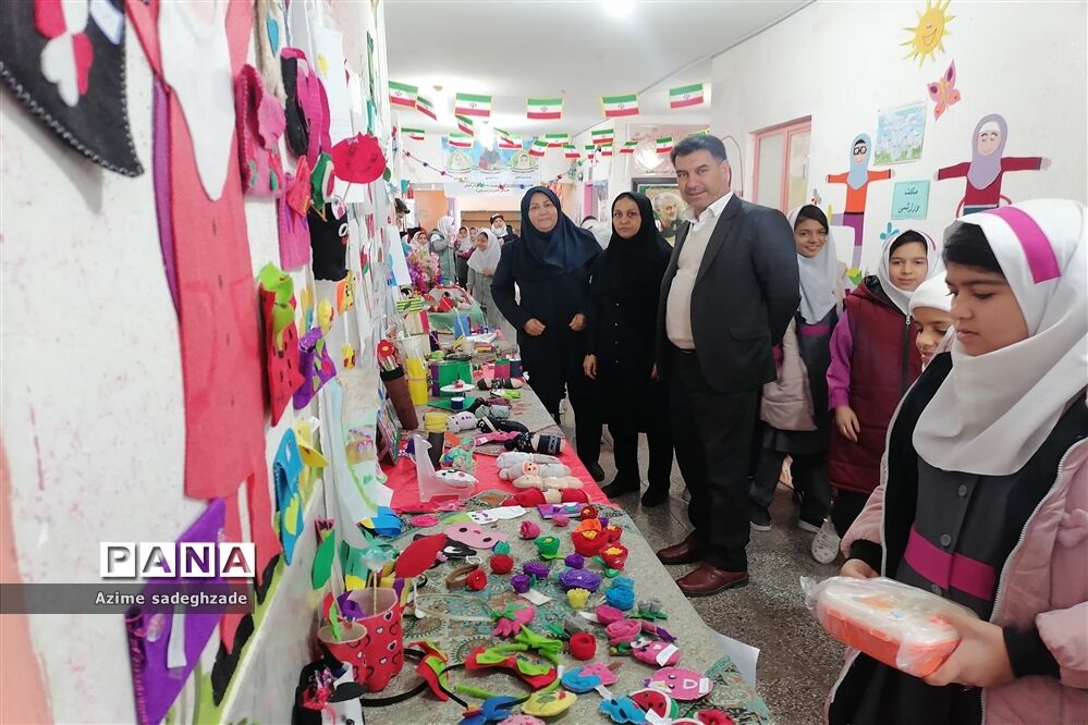 برپایی نمایشگاه دست‌های کوچک، اندیشه‌های بزرگ در شهرستان خاتم