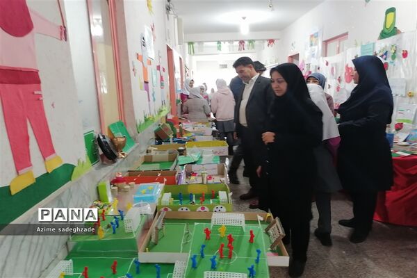 برپایی نمایشگاه دست‌های کوچک، اندیشه‌های بزرگ در شهرستان خاتم