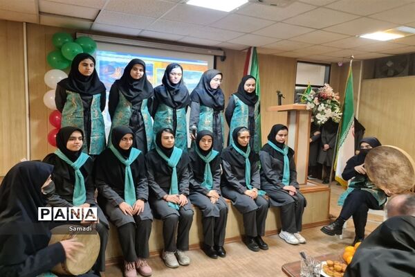جشن چهل و چهارمین سالگرد پیروزی انقلاب در دبیرستان فرهنگ دختران منطقه ۱۳