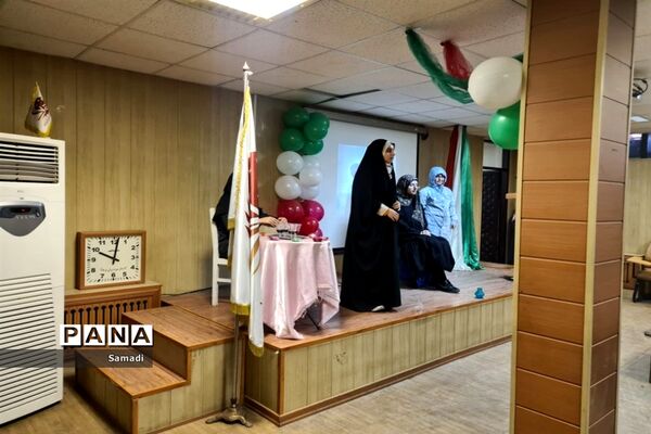 جشن چهل و چهارمین سالگرد پیروزی انقلاب در دبیرستان فرهنگ دختران منطقه ۱۳
