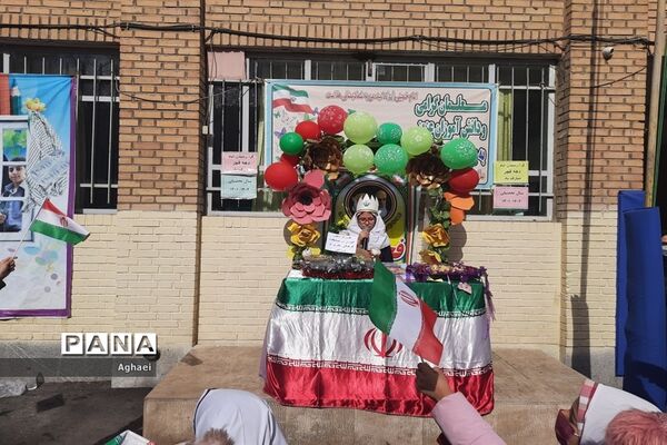 تقدیر از برندگان مسابقات فرهنگی-ورزشی در دبستان حقیقت منطقه ۱۳