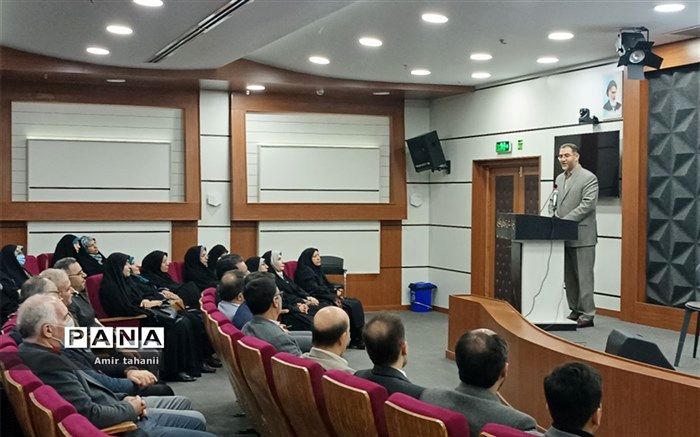 سُکان کشتی حرکت در مسیر اسلام، در دستان رهبر معظم انقلاب اسلامی است