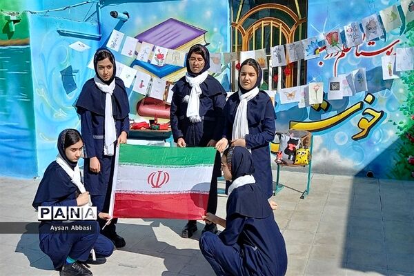 برگزاری جشن انقلاب و جشنواره دستاوردهای علمی وهنری  در دبیرستان حدیث مهر
