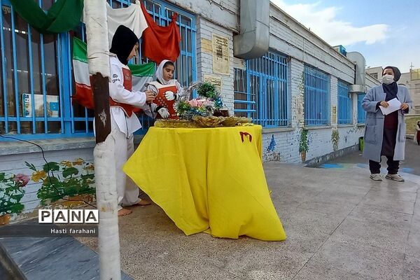 برگزاری مراسم جشن انقلاب در مدرسه رشد قرچک