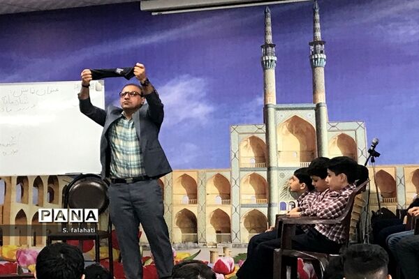جشن پیروزی انقلاب در مدارس یزد