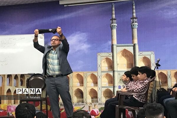 جشن پیروزی انقلاب در مدارس یزد