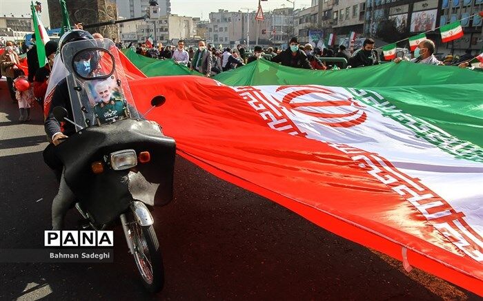 دانش‌آموزان دلداده انقلاب هستند و در راهپیمایی ۲۲ بهمن نشان می‌دهند که برای دفاع از کشور در صحنه حضور دارند