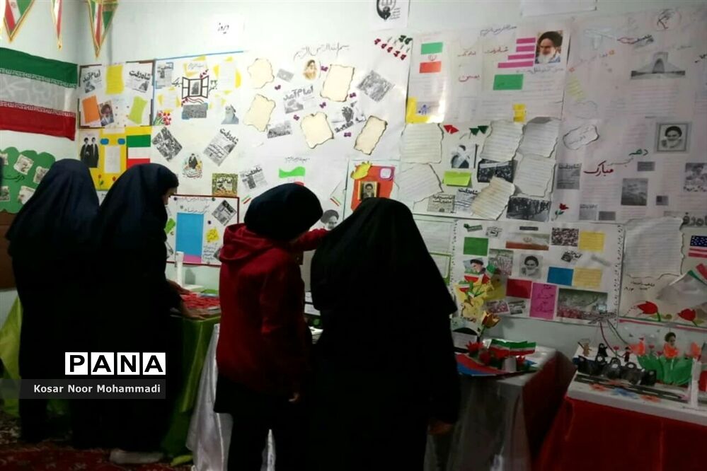 نمایشگاه مدرسه انقلاب در مدرسه آیت‌الله گلپایگانی اسلامشهر