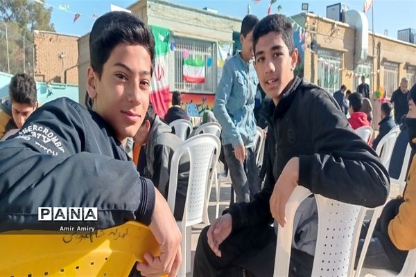 برگزاری جشن انقلاب در دبیرستان شهید باقری کاشمر