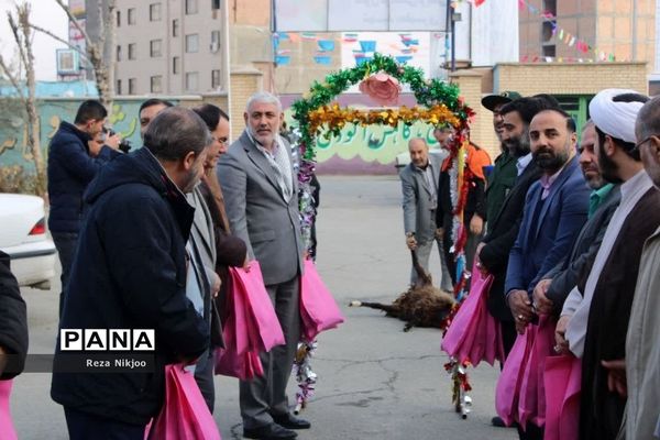 دانش‌آموزان بهارستانی راهی کربلای ایران شدند