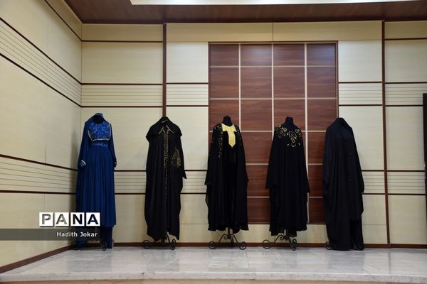 نمایشگاه  دختران فاطمی رهروان زینبی در بوشهر