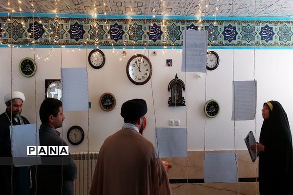 افتتاح نمایشگاه مدرسه انقلاب در مدارس ابرکوه