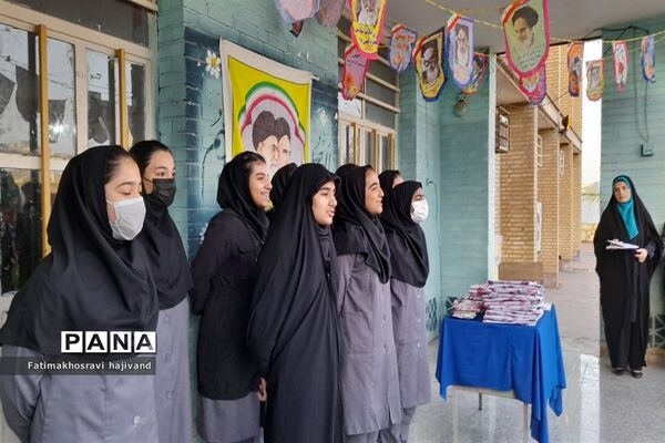 گرامیداشت دهه فجر در دبیرستان صداقت ناحیه ۲ اهواز
