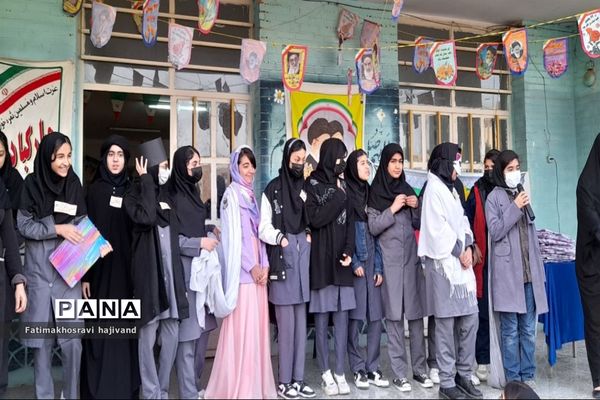 گرامیداشت دهه فجر در دبیرستان صداقت ناحیه ۲ اهواز