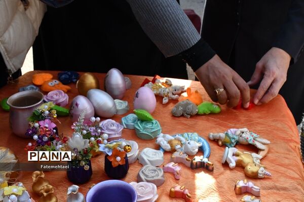 برپایی بازارچه خیریه در دبیرستان نورا ناحیه ۲ اهواز