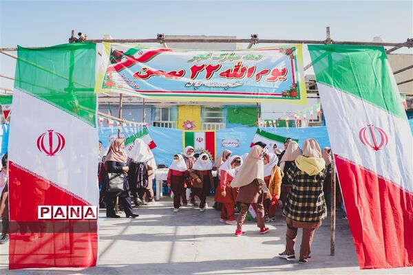نمایشگاه و کارگاه آموزشی فرزندان ایران در مدارس امیدیه