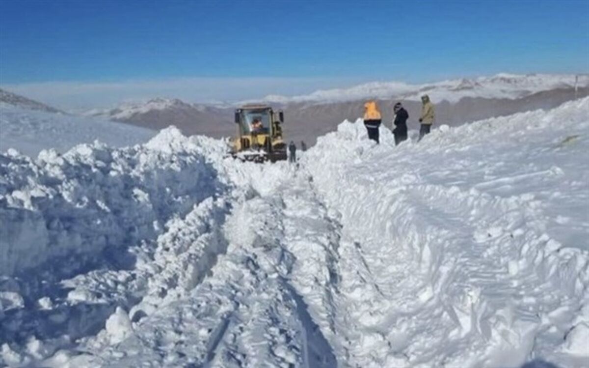 برف راه ارتباطی ۶۳۰روستای لرستان را بست