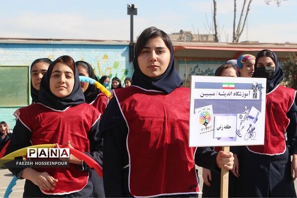 برگزاری اختتامیه المپیاد ورزشی به مناسبت دهه فجر در دبیرستان مبین اندیشه بهارستان‌دو