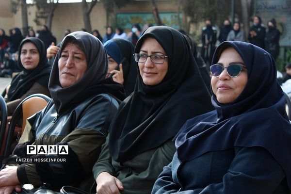 برگزاری اختتامیه المپیاد ورزشی به مناسبت دهه فجر در دبیرستان مبین اندیشه بهارستان‌دو