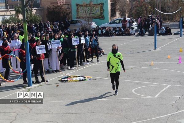 برگزاری اختتامیه المپیاد ورزشی به مناسبت دهه فجر در دبیرستان مبین اندیشه بهارستان‌دو