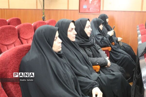 آیین رونمایی از کتاب دوما برگرفته از زندگی مادر سه شهید