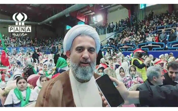 مراسم جشن چهار هزار نفری نونهالان گام دوم انقلاب درشهرستان البرز/فیلم